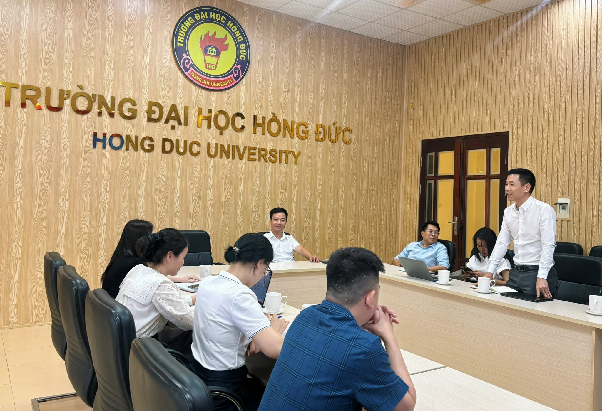 CLB Đầu tư và Khởi nghiệp Doanh nhân trẻ Thanh Hóa làm việc với Khoa Kinh tế - Quản trị kinh doanh, Trường Đại học Hồng Đức về nâng cao chất lượng đào tạo khởi nghiệp và đổi mới sáng tạo.